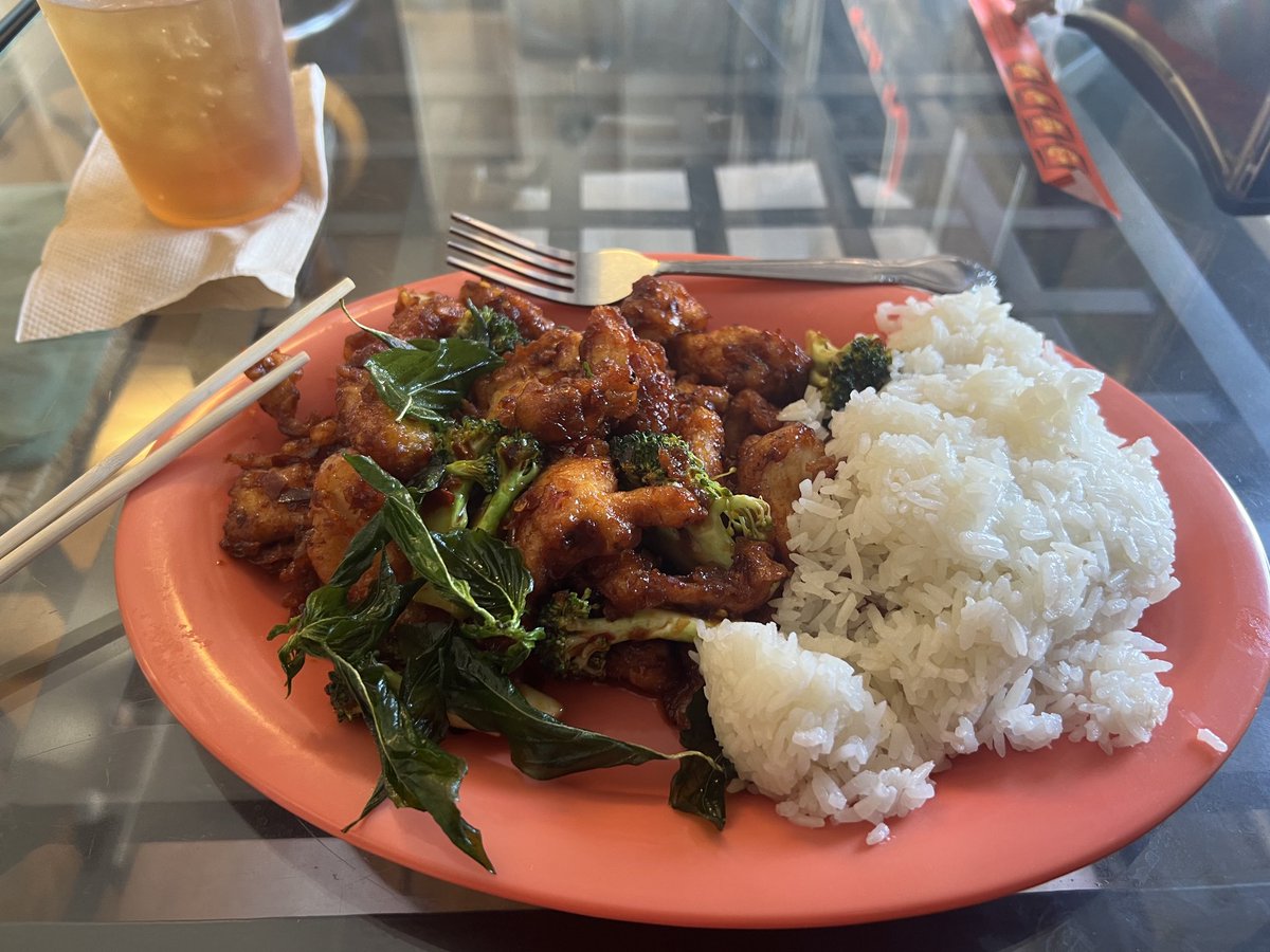 ScottsdaleVeins's tweet photo. Crispy Roasted Chili Chicken with coconut rice from @thaiondemand https://t.co/bScu32O0rJ