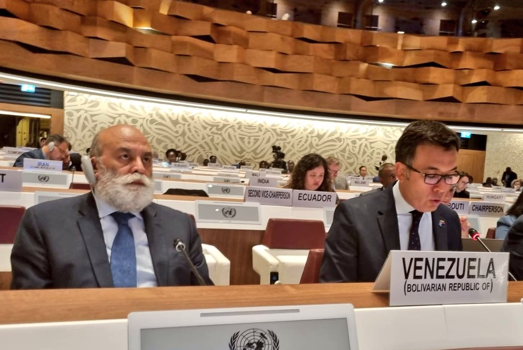 h_constant's tweet photo. Venezuela 🇻🇪 presente en 74° Comité Ejecutivo del Programa del Alto Comisionado de Naciones Unidas 
para @Refugees. Además de intervención nacional de principios, ofrecimos importante declaración en nombre del Grupo de Amigos en Defensa de la Carta ONU. https://t.co/BbzQDiD7dh