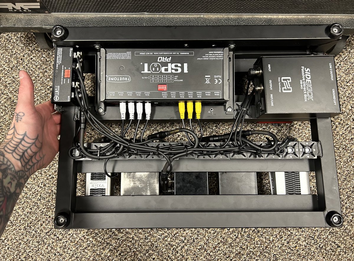 UroboricFormz's tweet photo. Home for 6 weeks means a nice rewire, wipe down, and DeoxIt cleanse 😻 https://t.co/W32MDE0FBZ