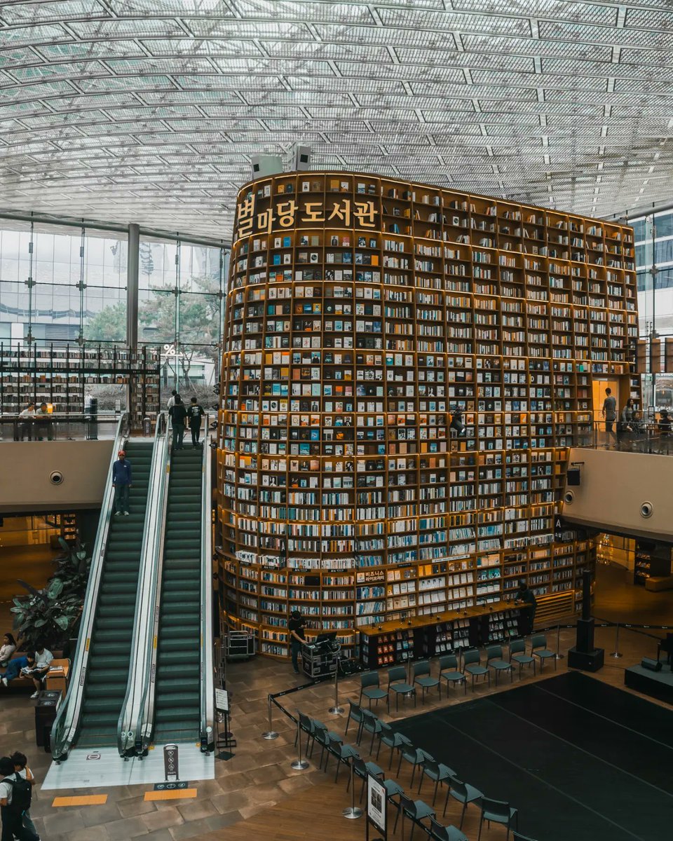 errbodyluvchriz's tweet photo. Knowledge Is Power at Coex Starlight Library  #streetphotography #southkorea #SonyAlpha #exploretocreate #streets_vision https://t.co/Z6wQUjkyp0