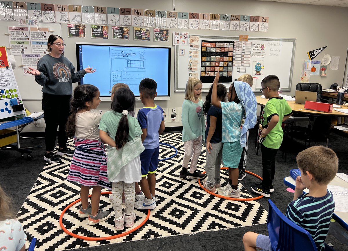 ClaravonM's tweet photo. @wineteerusd260 First-grade teacher Ms. Herdt helped her Ss review different strategies for solving word problems, including number lines, ten frames, and number bonds. Then, students had fun doing some multisensory practice! #iReadyClassroomMathematics https://t.co/dBUHT0wiDQ