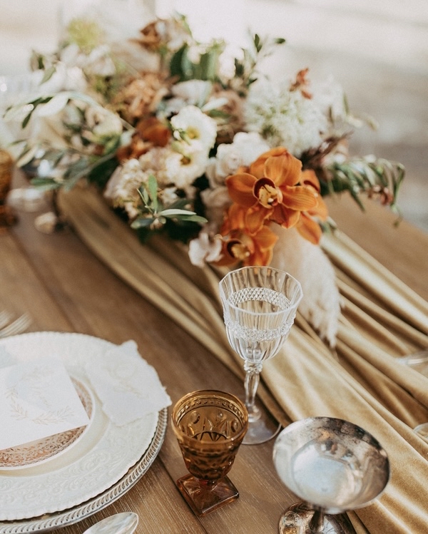 VictorianGardn's tweet photo. Deep gold and aubergine hues definitely giving an October vibe…
.
.
.
@wildlyyoursweddings
@brossiebelle
@naomi_read_photography
@victoriangardens
@kamillepadenmua
@oakstreetmansion
@urbanbridalshop
@petalsandpastries
@itsdevynmoore
@refined_byshayla
@shinings... https://t.co/TS8OhtD50O
