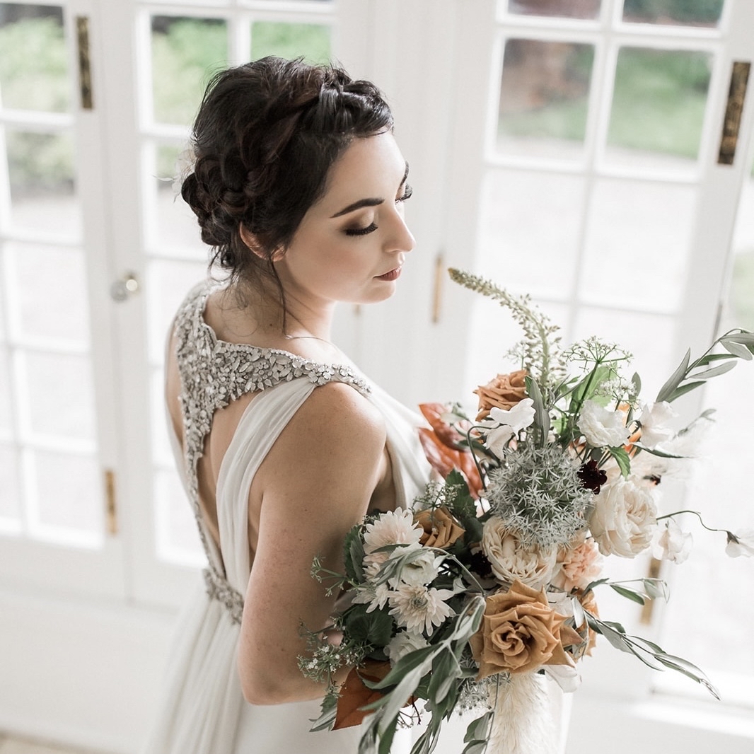 VictorianGardn's tweet photo. Deep gold and aubergine hues definitely giving an October vibe…
.
.
.
@wildlyyoursweddings
@brossiebelle
@naomi_read_photography
@victoriangardens
@kamillepadenmua
@oakstreetmansion
@urbanbridalshop
@petalsandpastries
@itsdevynmoore
@refined_byshayla
@shinings... https://t.co/TS8OhtD50O