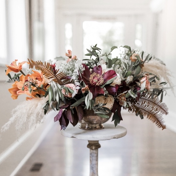 VictorianGardn's tweet photo. Deep gold and aubergine hues definitely giving an October vibe…
.
.
.
@wildlyyoursweddings
@brossiebelle
@naomi_read_photography
@victoriangardens
@kamillepadenmua
@oakstreetmansion
@urbanbridalshop
@petalsandpastries
@itsdevynmoore
@refined_byshayla
@shinings... https://t.co/TS8OhtD50O