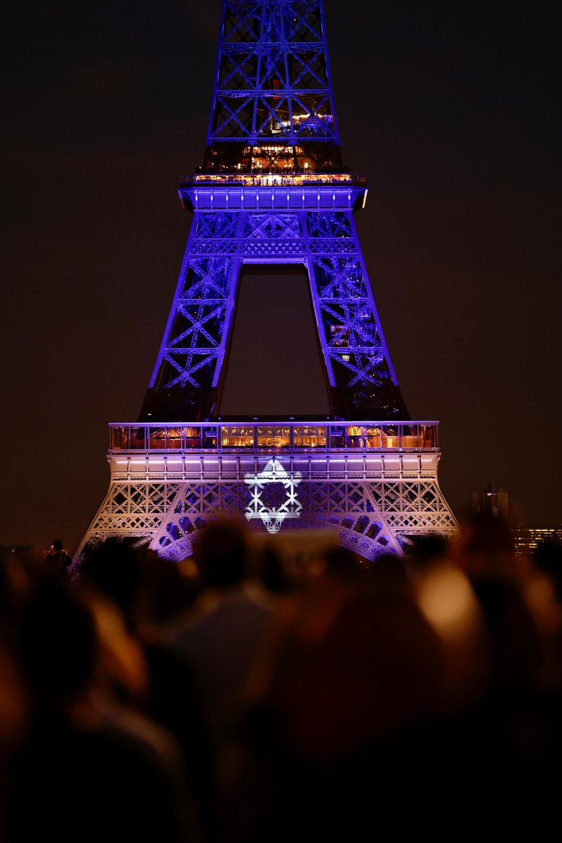 La France pleinement solidaire d'#Israël, pays ami qui fait face à une offensive terroriste de grande ampleur. « Rien ne justifie jamais le terrorisme. » @MinColonna