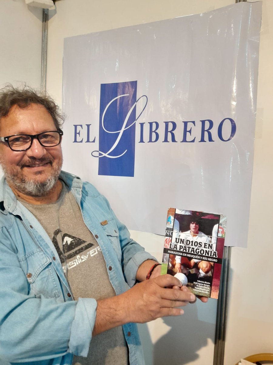 Estuvimos presentando el libro UN D10S en la Patagonia <a href="/d10senpatagonia/">D10S EN LA PATAGONIA</a> las historias de Maradona en Neuquén y Río Negro en las Ferias de Libro de Neuquén y Cipolletti. Si no conseguiste el libro ya lo podes comprar en librería El Librero en Belgrano 118 de Plottier.