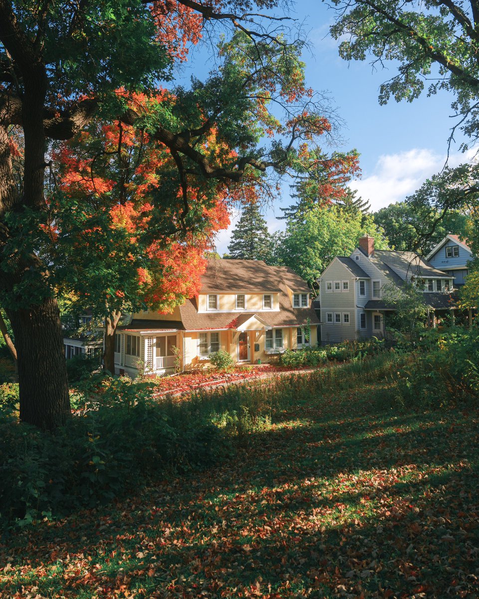 This house was just really pretty in the morning light 🍁✨