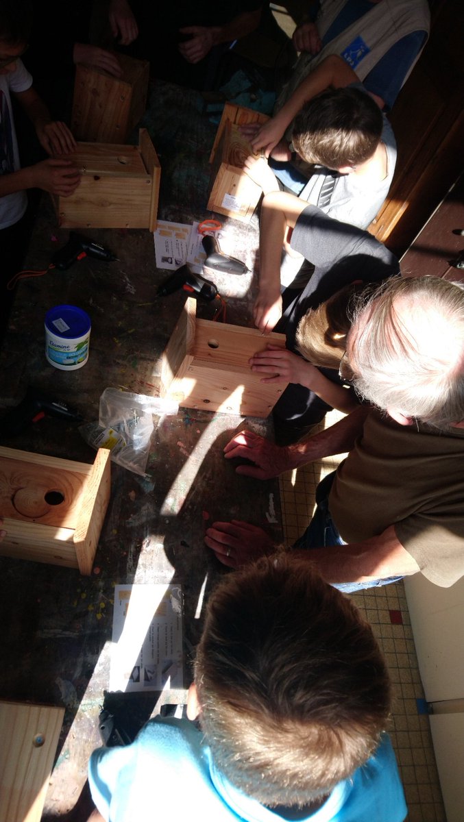stjosephambert's tweet photo. Les élèves de 6ème vont suivre l'installation d'un jeune agriculteur en verger, et avec le concours du Groupe Local @LPO_auv_rhonalp  d'Ambert @VilleAmbert, favoriser l'installation d'une biodiversité. Première étape, construction de nichoirs à installer chez l'agriculteur. https://t.co/elOZw1l9qw