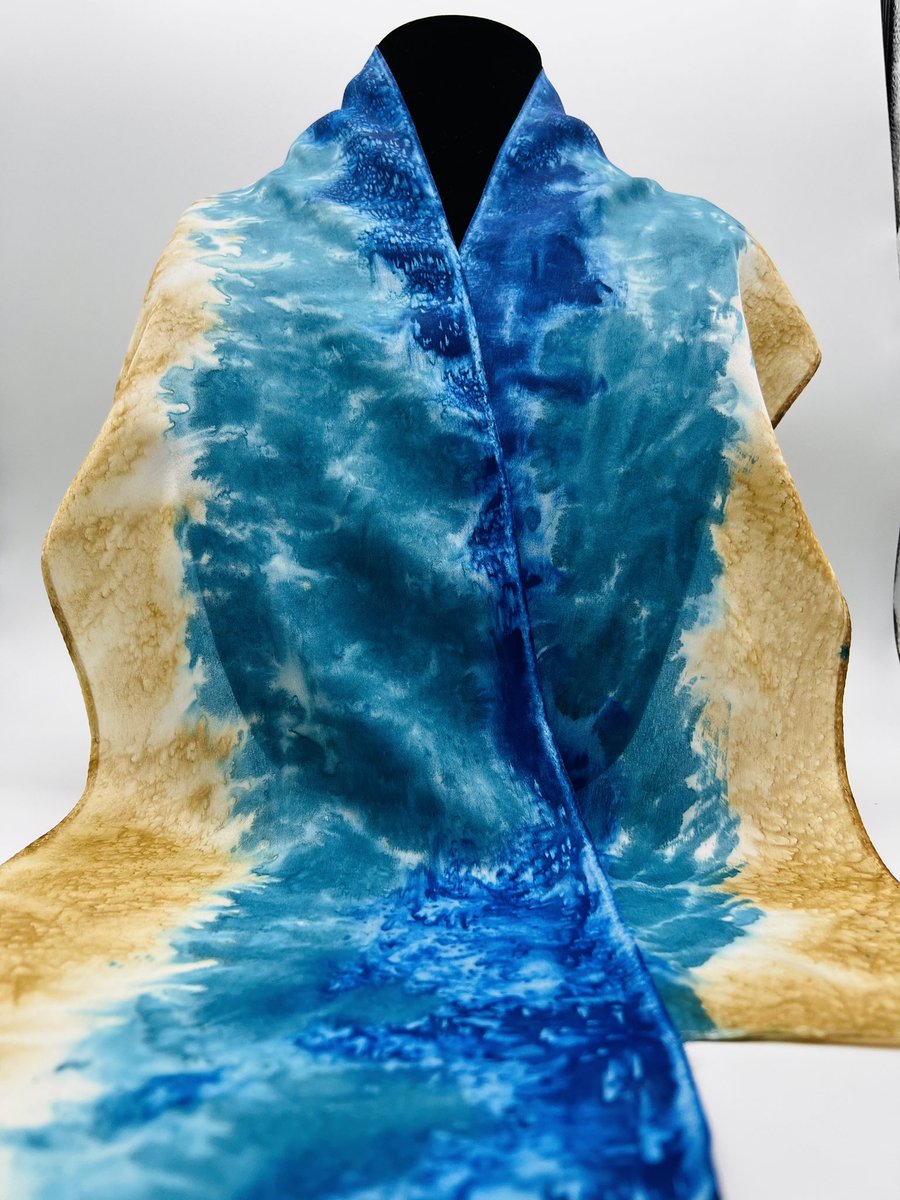 pezzoliart's tweet photo. #MercedesMonday silk painting with my favorite student 😊👩‍🎨 each scarf is one-of-a-kind. 
#jaquardproducts #dyenaflow https://t.co/CVs80lPX1z