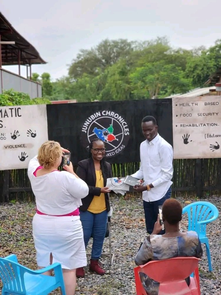 Our Executive Director, Mr Biar Ajak Marol on Monday before his disappearance handed Ms Amabilis Batamula, Junubin Chronicles T-shirts as a token of appreciation for taking the organization through a three-day workshop. 
#SSOX