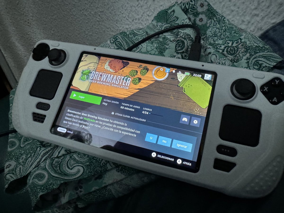 videl's tweet image. Un jueguillo de hacer cerveza casera que me pillé hace mil y no lo he estrenado hasta ahora. Está bastante chulo. A ver si me sale una Cruzcampo. #Brewmaster