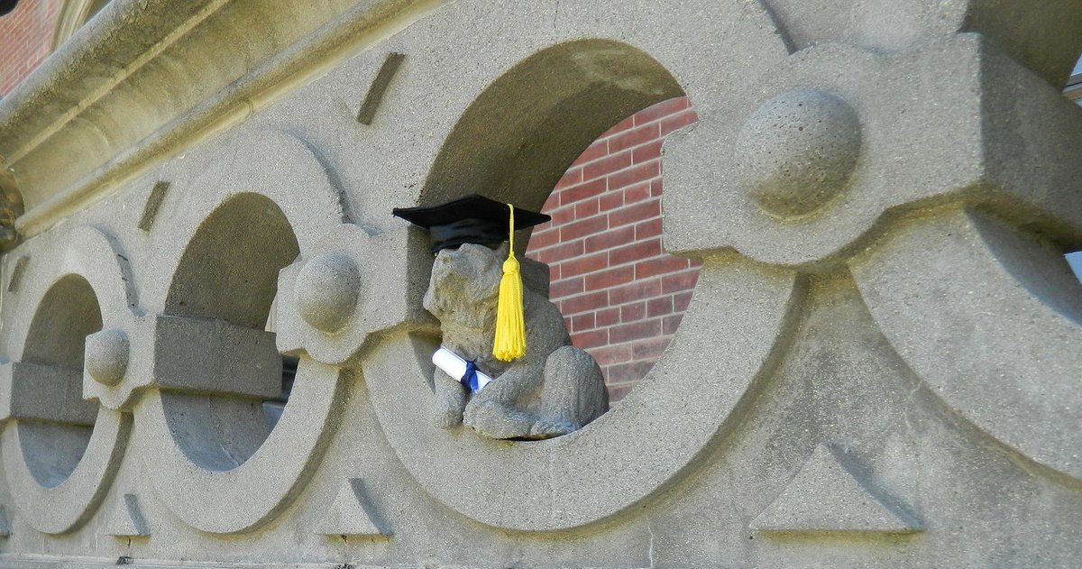 CalBearsHistory's tweet photo. The balcony of South Hall is also home to the Littlest Bear! @Littlest_Bear https://t.co/Zq4KDf2Lsy