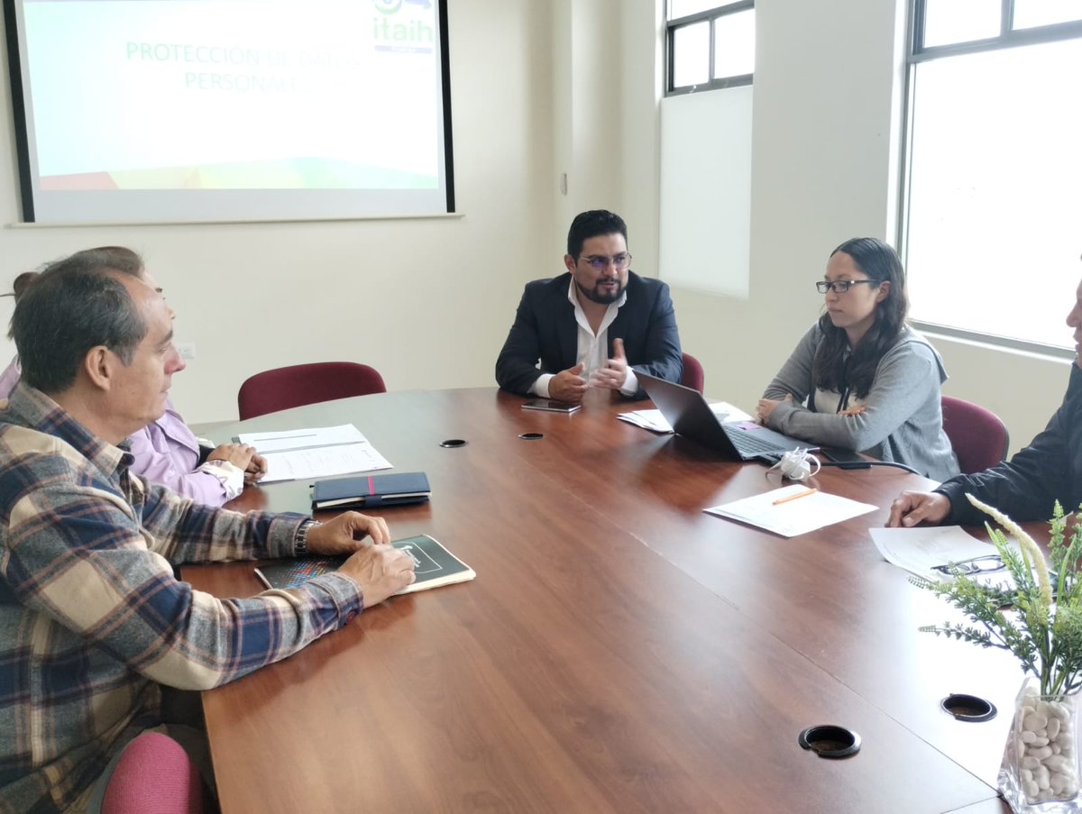 itaih_hidalgo's tweet photo. Con el acompañamiento del Comisionado @LAngelHRios  la Dirección de Protección de Datos Personales asesora a personal de la Dirección General de Fortalecimiento Educativo de la @SEPHidalgo  para la construcción del Aviso de Privacidad. https://t.co/47FqCLzaEi