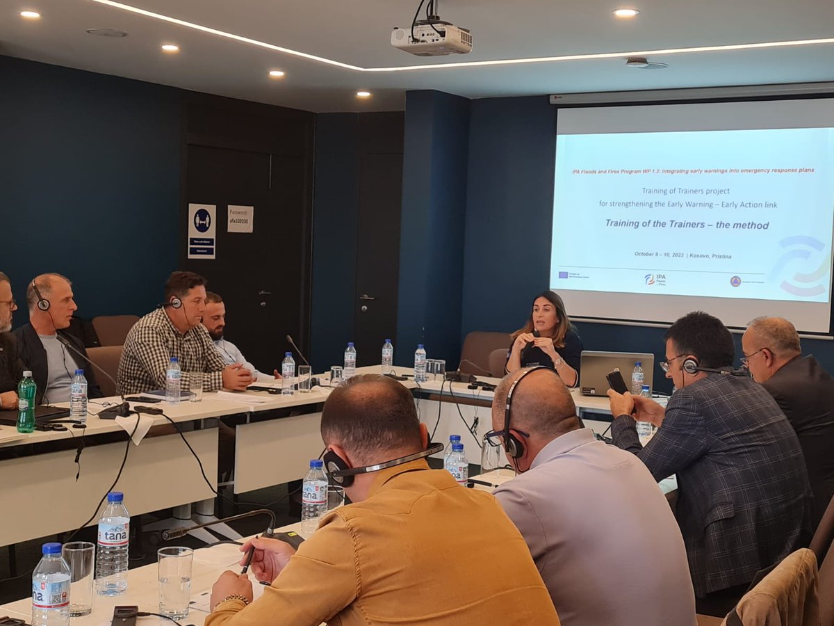 ipaff2020's tweet photo. @ipaff2020 day 1 #Training of #trainers in #Pristina, #Kosovo with @DPCgov  and @CIMAFoundation to share local experts' view and #experiences on the importance of accurate and timely #early #warnings, #early #actions, and strong #communication #flow to reduce impact of #floods. https://t.co/VFv1a2mpuK