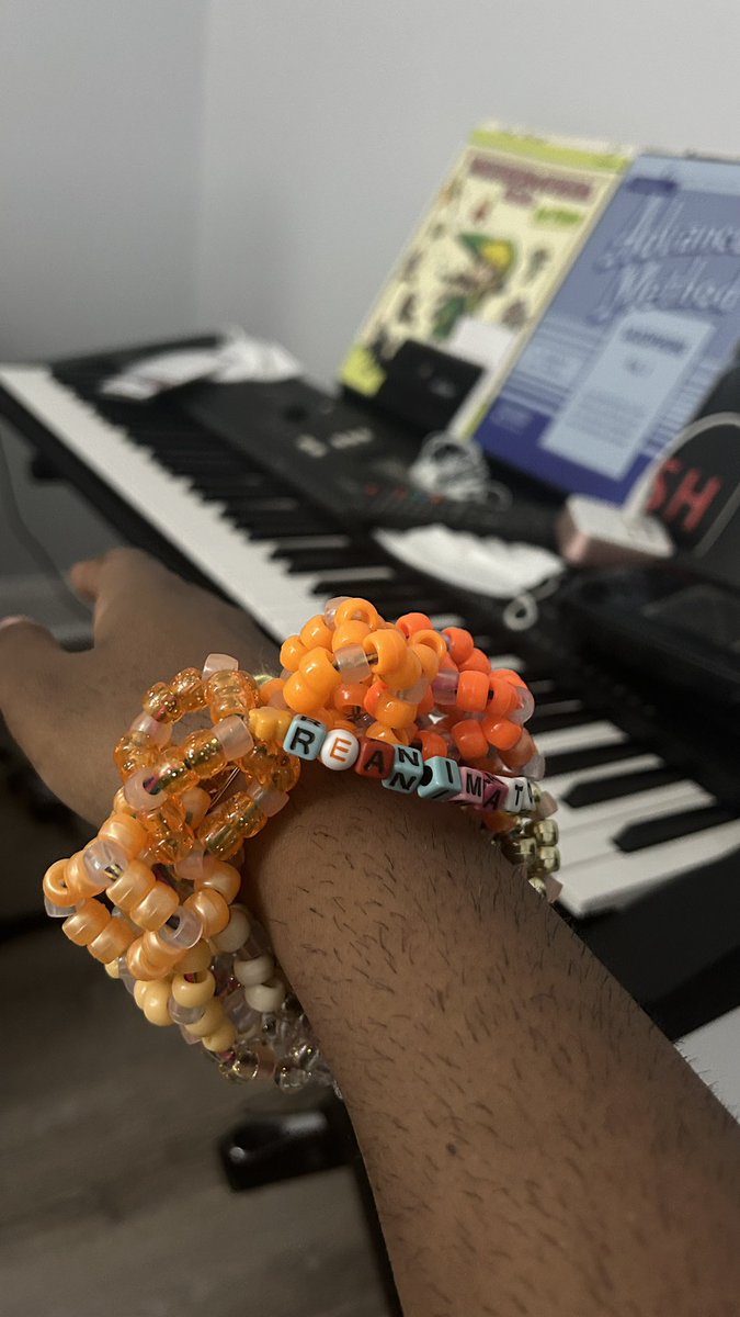 EmoblackMx's tweet image. Shout out to the awesome person at the #everythingeverything show in D.C. who was giving out beed bracelets based off their different albums. I was given the Re-Animator one cause it’s my favorite of theirs.