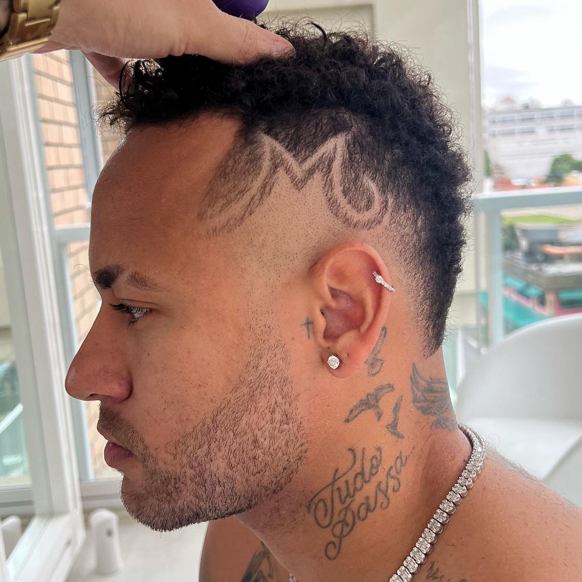 O novo corte do Neymar. 📸
Ele lançou o M de Mavie ❤️😍