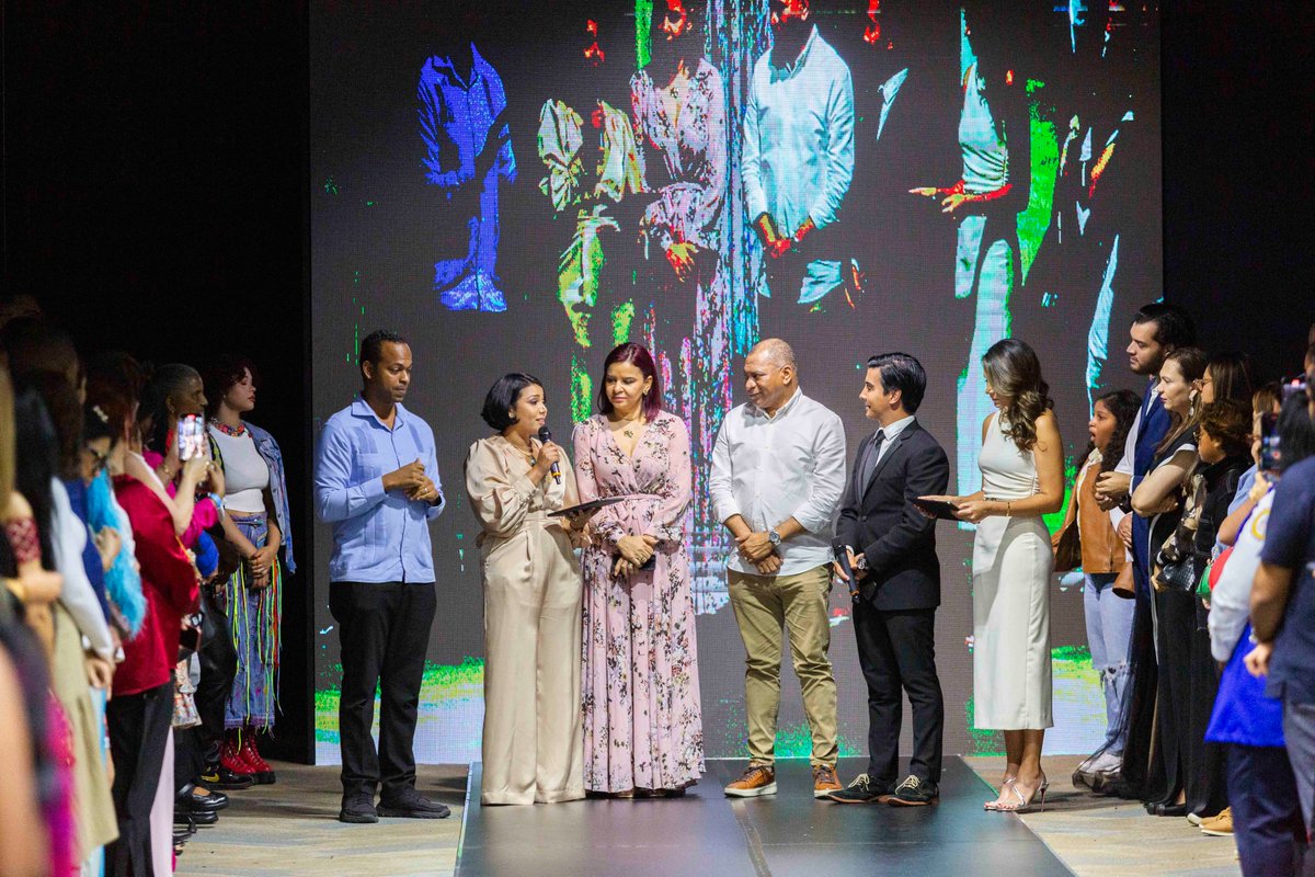ProcuraduriaRD's tweet photo. Ministerio Público, @VoluntariadoBR  y @DGSPC_  promueven inclusión en desfile de moda RD Fashion Week 2023.

https://t.co/miIlHQJDVH https://t.co/MGK6CtLSoM