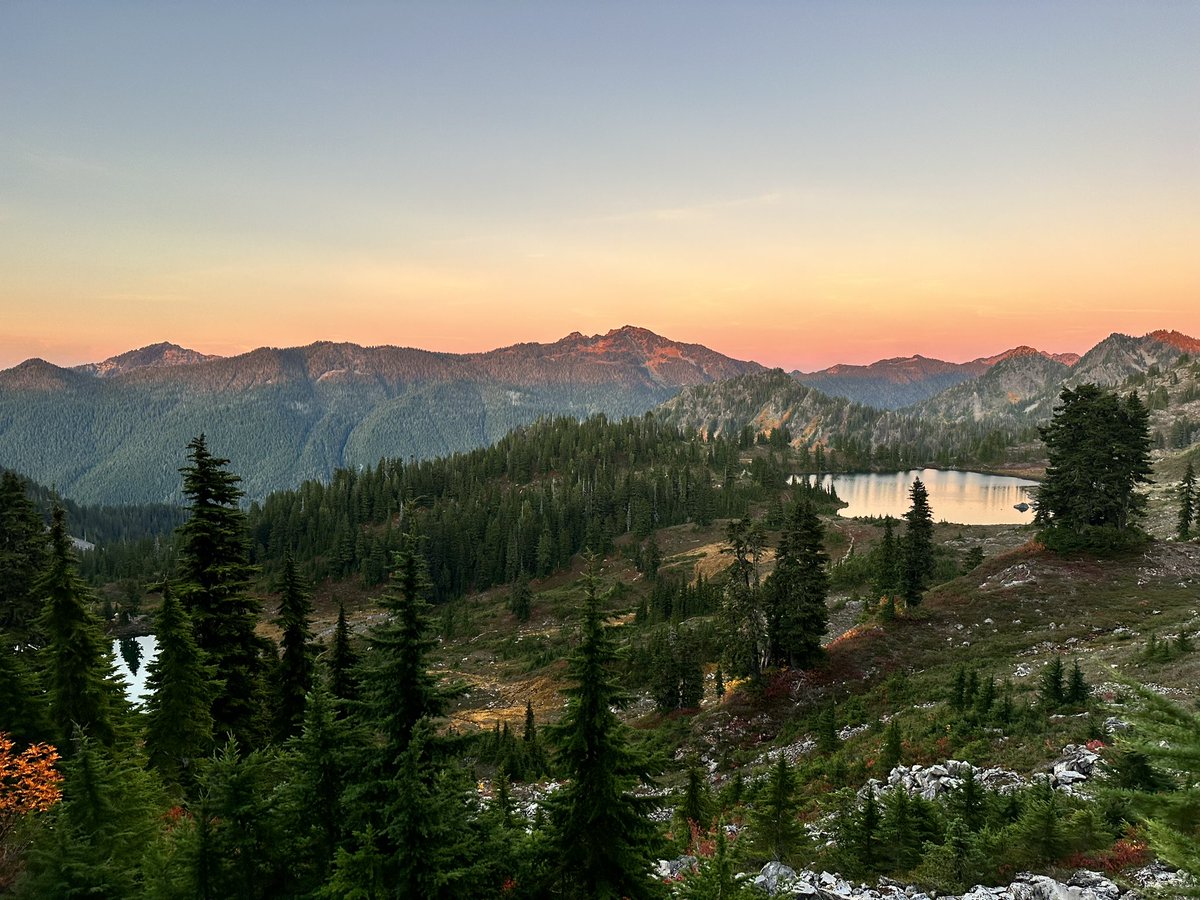 I think the PNW is my favorite place to live. Weekends with views (and campsites) like this. 

Seven Lakes Basin and High Divide Loop

#OlympicNationalPark