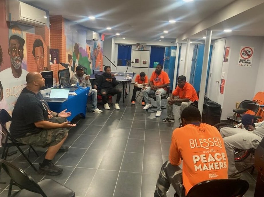 Snapshots from a recent Men's Healing Group. Incredibly proud of our RTG teams and the work they put in every day to pour into our community from the ground up!
📷 riseprojectnyc