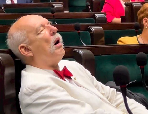 GTS_sleep's tweet photo. Nie spodziewaliśmy się, że dojdziemy tak daleko z chorymi stawami.@DatSerek już wiedział, że nie wygramy na maestro od początku. Ulegliśmy manipulacji i to odzwierciedliło się na Rift. Dziękujemy wszystkim którzy nas wspierali oraz zawodnikom w @WhiteersCup. #GrandpaToSleep https://t.co/cNWV29qEkh