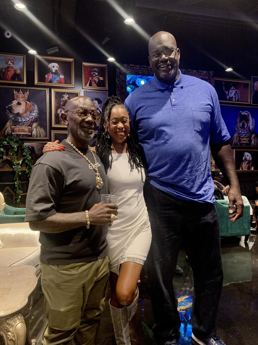 candesecharles's tweet photo. THA DIESEL!! Had so much fun on the #redcarpet & inside @SHAQ #FantasyLab with Shaq and the homies! Until next time 😘 https://t.co/tU2uAoid7b