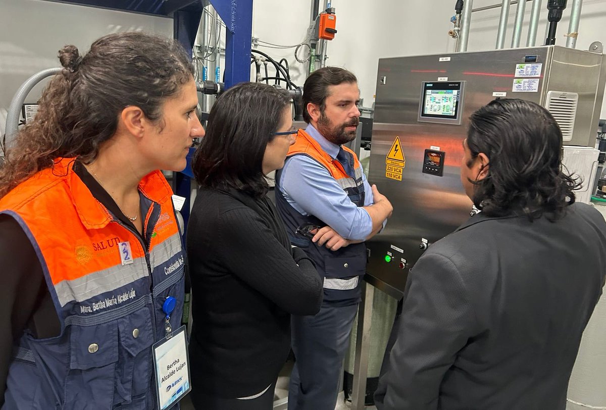 COFEPRIS's tweet image. Nuestro titular @AlexSvarch y los comisionados @BerthaAlcalde y Natán Enríquez realizan recorrido de supervisión junto a @Conahcyt_Mex @ElenaBuylla por el Laboratorio Avimex, donde se desarrolla #VacunaPatria. Esta visita confirma el avance tecnológico a favor de la #SaludPública