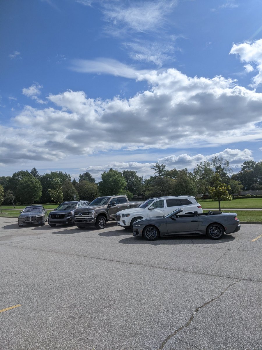 GregMigliore's tweet photo. A well-rounded field for @therealautoblog Tech of the Year testing today. #techoftheyear https://t.co/6MImcoBK4Q