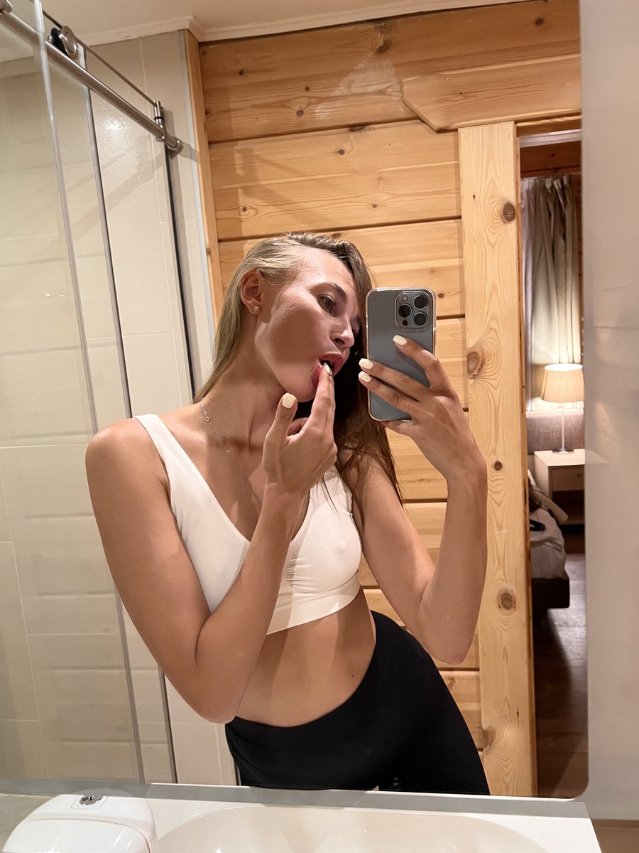 Tanispicy's tweet photo. Good evening guys! #Hermosa #swinger #ModelLife https://t.co/goSoto0iH5