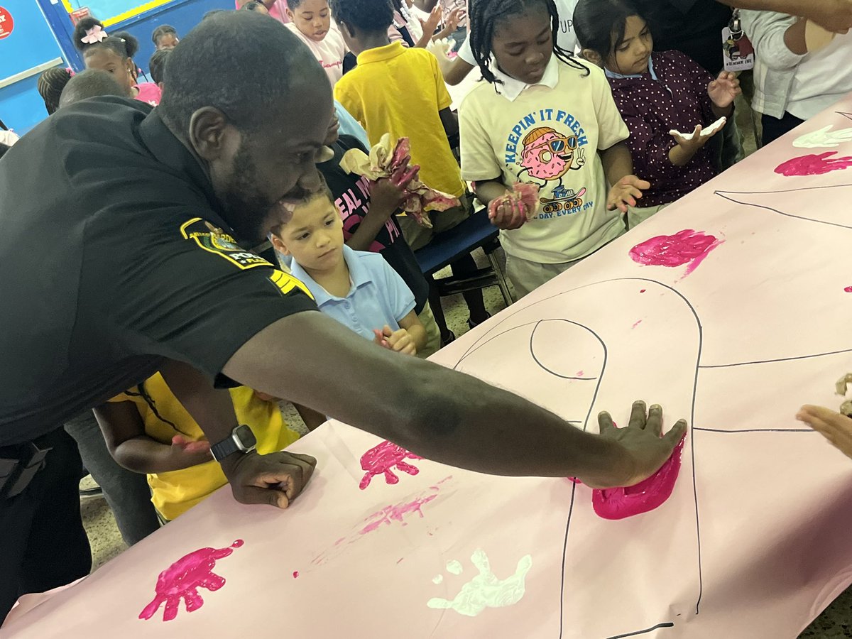 MrsDonnell1's tweet photo. Kindergarten and First Grade enjoyed our Breast Cancer Awareness Kickoff at @CrestviewES . Thank you for joining us @MGPDFL  @MDCPSNorth @MHardwickCES https://t.co/wCR9BfOOmH