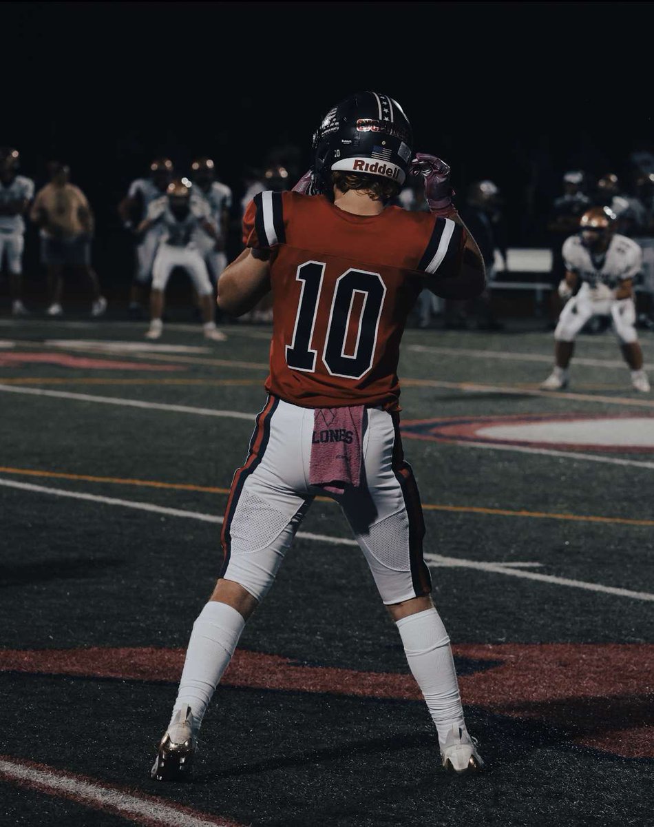 PatrickSully11's tweet photo. Great team W Friday night as the boys took down wantagh 31-7 making our season record 5-0 next game is Friday night at home against Lynbrook #Rollin🌪️ https://t.co/8hS3Rp7Au0