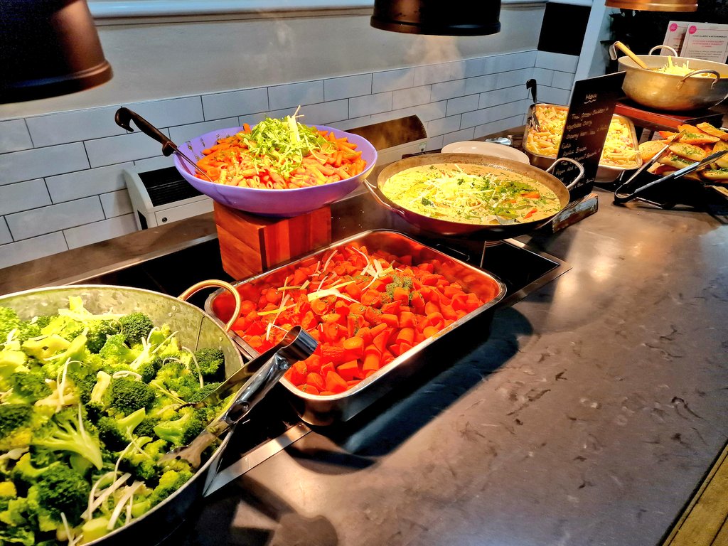 chefbenji64's tweet image. Beautiful counters from the stamford 6th form team @SpedeNews @JPHolroyd @Josephmbryan @ChefSi71 @OliCullers @HolroydHowe @DanielCollier84 @DamianBlake4 @pammybabe68