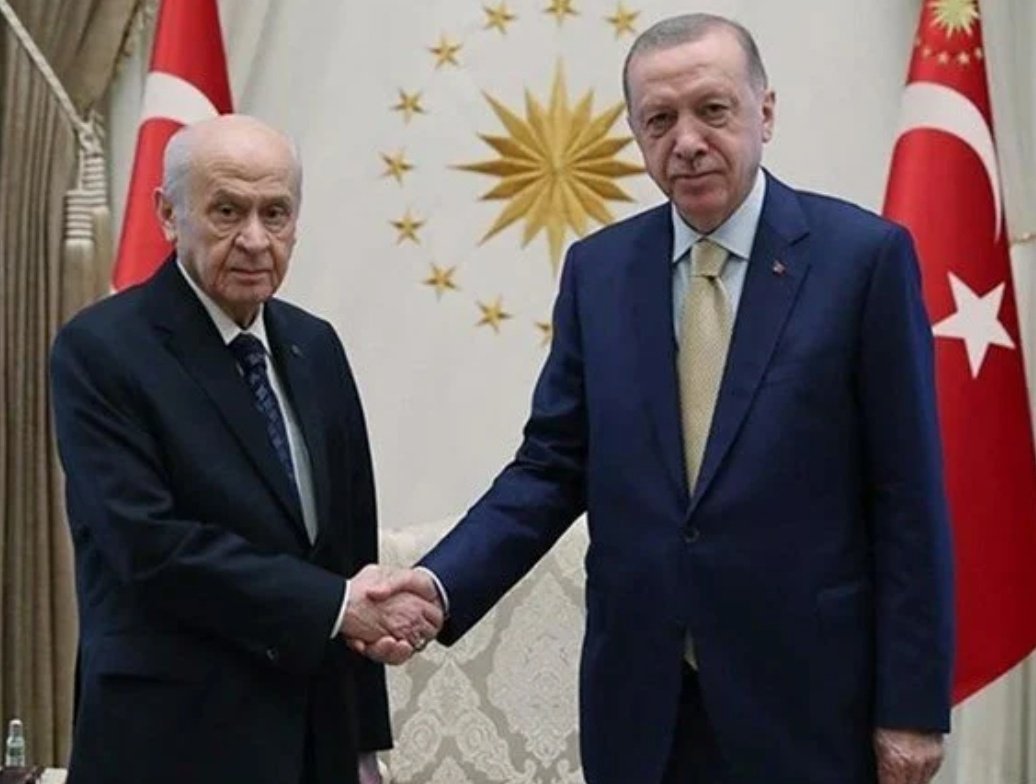 ➡️5000 TL Toplamda 12Milyon2Yüzbin emekliye verilecek.Cumhurbaşkanı böyle söyledi.
➡️4-5 Milyon emekli faydalanamayacak yani.
Ama iktidarın hesap edemediği;bu harçlık, EMEKLİLERİN onurunu incitmiştir.
Ve,eğer düzeltilmezse(#seyyanenzam-#intibak ile)bu hesap size pahalıya