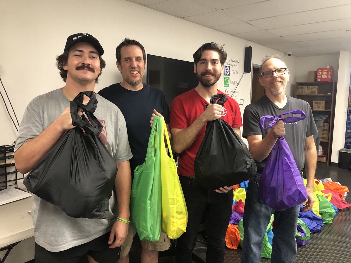 WorkerPowerInst's tweet image. TYSM to our friends at @PhxDSA for helping pack bags for our food distribution tomorrow! 

#ICYMI Worker Power Institute holds weekly food distributions to support airport workers experiencing food insecurity.