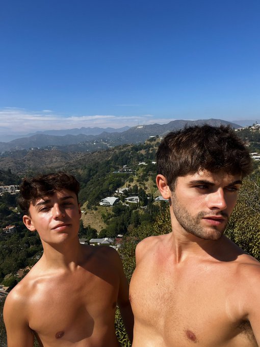Who wants to go hiking with us? 🏃🏻&zwj;♂️🔥 https://t.co/WaD2S7RdUC