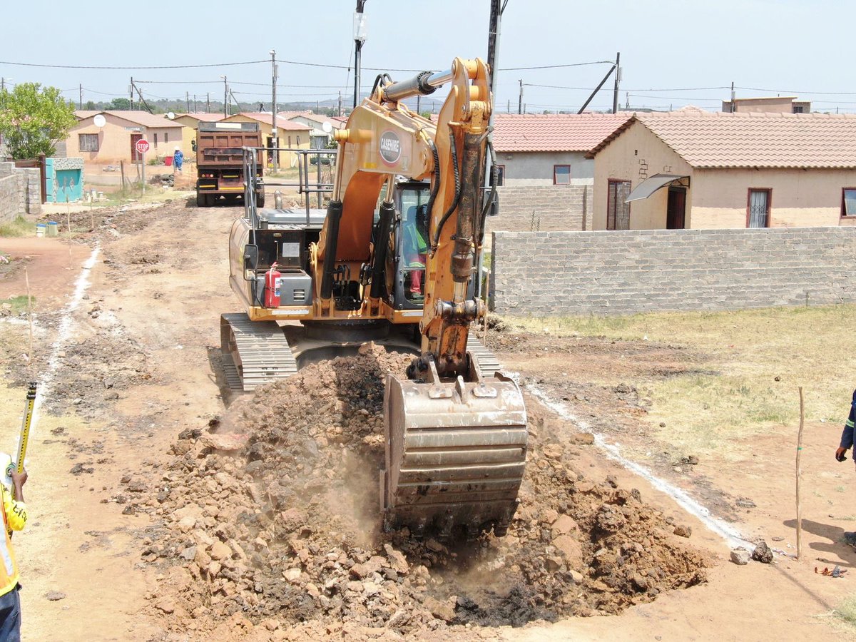 AfribizInvest's tweet photo. Afribiz Building, a proud subsidiary of Afribiz Invest, specializes in building construction for a wide variety of businesses and sectors, roads and bulk infrastructure, and township and community development. #afribizbuilding https://t.co/FdS7xuAzLV