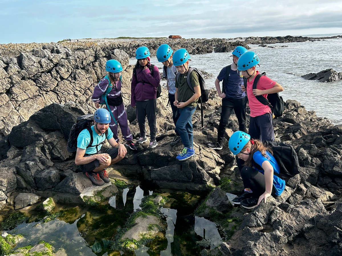 crwysprimary's tweet photo. Mud masks, rock pools, sunshine and a glorious coastline! Lots of smiles! #Borfa2023 #itsgowertime #lovewhereyoulive https://t.co/48Og6XxRfZ
