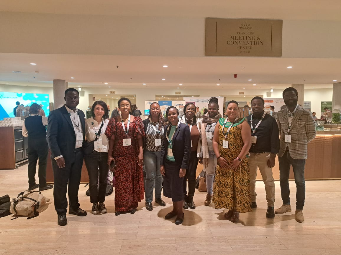 Even though #mycotoxins are worldwide problems, #african scientists unite to tackle the mycotoxin problem in Africa. It was great to see some old friend and making some new friend at the <a href="/MycotoxinForum/">World Mycotoxin Forum</a> in Antwerp <a href="/peopap/">Phillis Ochieng, PhD</a> <a href="/LinzjRose/">Lindy Rose</a> @ChibunduEzekiel <a href="/Hifavourite/">Abimbola Oluwakayode</a>