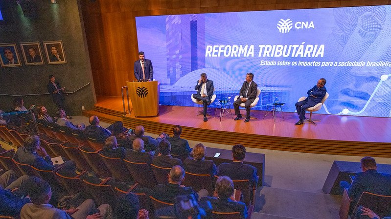 SistemaCNA's tweet image. #AGRODOCAMPOPRAVOCÊ - O Sistema CNA/Senar apresenta estudo inédito sobre a Reforma Tributária, realiza o 1º Fórum Trabalhista e lança o Senar Play. 

Saiba mais ▶️youtu.be/kgO_Tv2aOHo