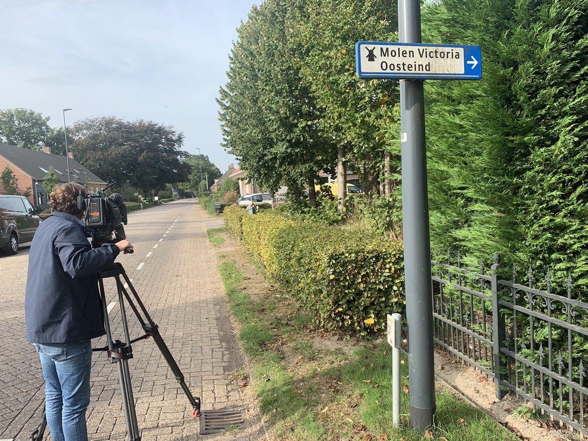 OpsporingNB's tweet photo. Kijk hier het item van @BureauBrabant terug over de brutale insluiping in een woning in #Oosteind waarbij de dieven onder meer dierbare sieraden hebben gestolen. https://t.co/jQvdIKtchh https://t.co/PnlijuWqKg