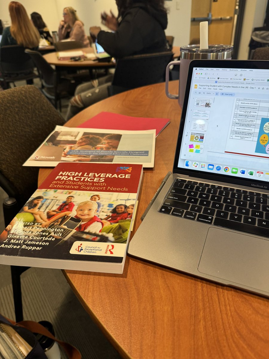 Mauni & Megan tweet media