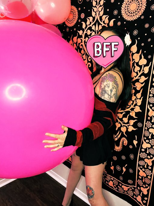 Who wants to commission a giant balloon machine pop?? Dm now !! ^.^ https://t.co/NqbFnZIF7P<a href="/tag/mvsales"class="tags"><span>#mvsales</span></a>