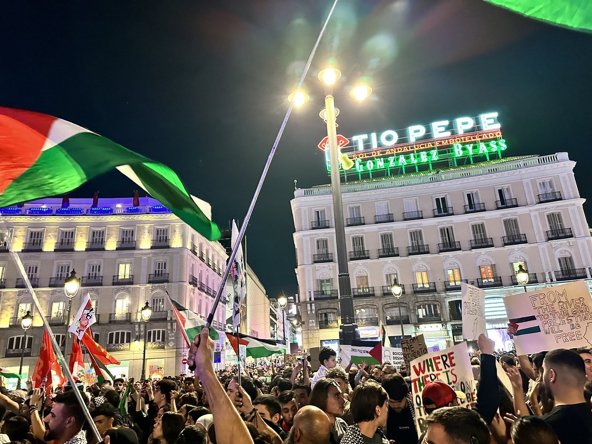 EditionMerengue's tweet photo. 📍Madrid, ville où est situé le club dont l’actualité est relayée par ce compte ! 

via @teshsidi https://t.co/ndd819Pq1Z