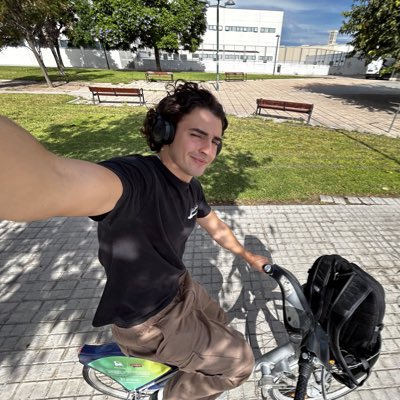 lorenzumaca's tweet photo. #Valenbisi https://t.co/fkTJW452FW