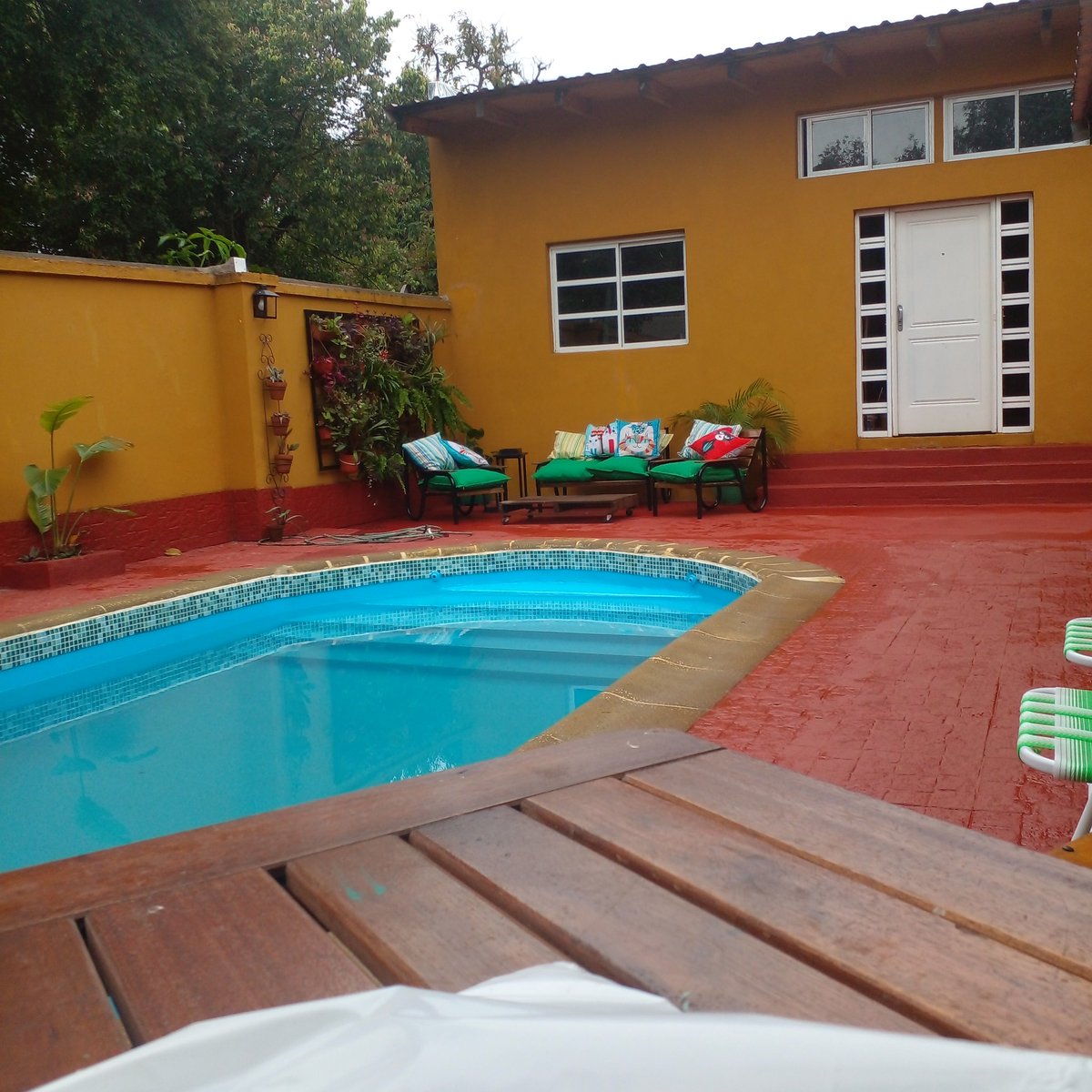 BUEN LUNES   AMIGOS.. TENEMOS EN ALQUILER QUINCHO Y PILETA UBICADO EN POSADAS. ZONA AEROPUERTO. EVENTOS. CUMPLEAÑOS PARA NIÑOS Y ADULTOS. REUNIONES SOCIALES. DESPEDIDAS DE AÑO. PILETA DE 9 METROS POR 3 DE ANCHO.  CONSULTE DIAS Y HORARIOS DISPONIBLES. TRATAR: WHATSAPP: 3764675727