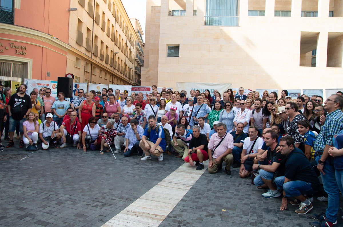 pititorres's tweet photo. Acto Institucional de Salud Mental, con una lectura de manifiesto y actuación del coro @AFES_MUR @SaludMentalRM
 Un acto para visibilizar,concienzar 
Desde @AytoSaludMurcia tenemos un fuerte compromiso #prevecion  #saludmental  @AytoMurcia @ViolanteTomas @miriamguard @contxaruiz https://t.co/0zEivVzhUk