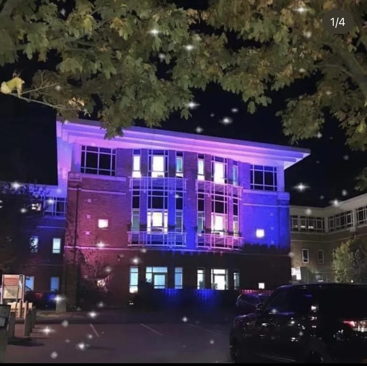 VPage_'s tweet photo. Southend Hospital lit up for baby loss awareness week 💙🩷 https://t.co/BcBSvnwAJW
