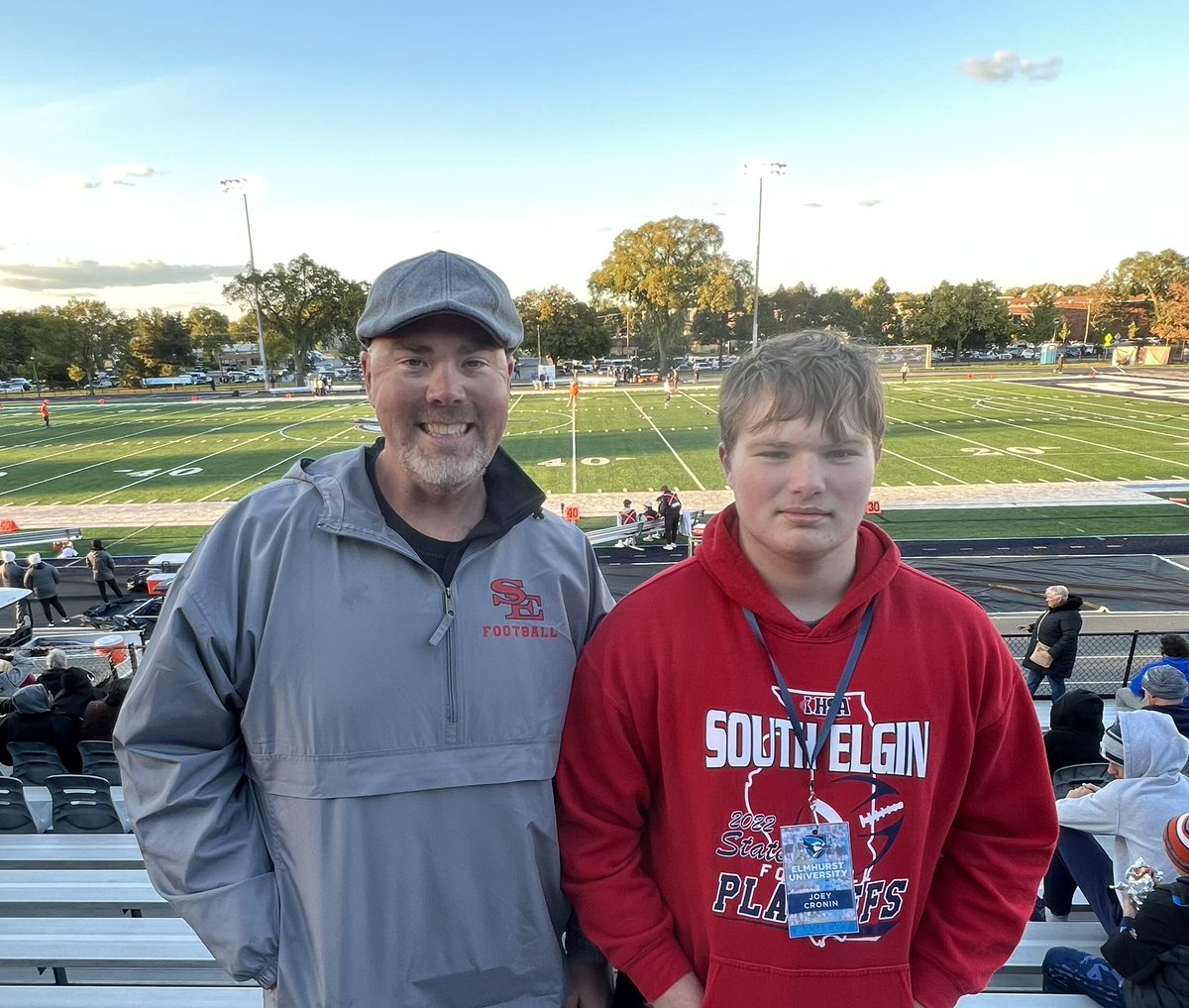 Thank you to <a href="/Coach_Tahaney/">Jake Tahaney</a> and @CoachMurray_EU and the rest of the coaches at <a href="/ElmhurstU_FB/">Elmhurst University Football</a> for the game day visit. Had a great time watching the game! @SouthElginFB <a href="/coachteonic/">Dragan Teonić</a>
