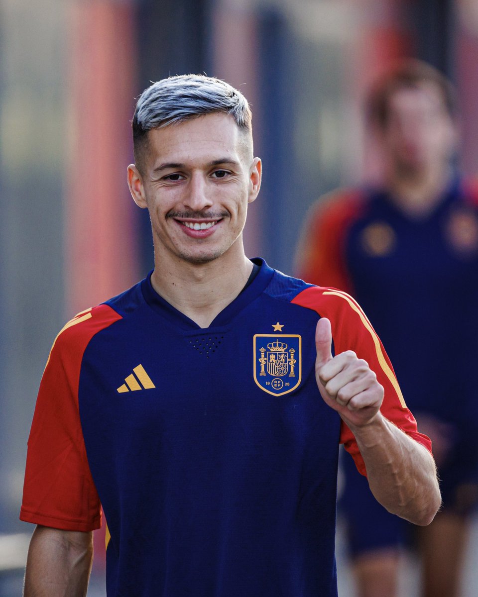 GranadaCF's tweet photo. 🇪🇸❤️💎

Primer día de clase en Las Rozas, superado. 

#𝙀𝙩𝙚𝙧𝙣𝙖𝙇𝙪𝙘𝙝𝙖 🇦🇹 | #BryanSelección https://t.co/Vwg7cJGsRL