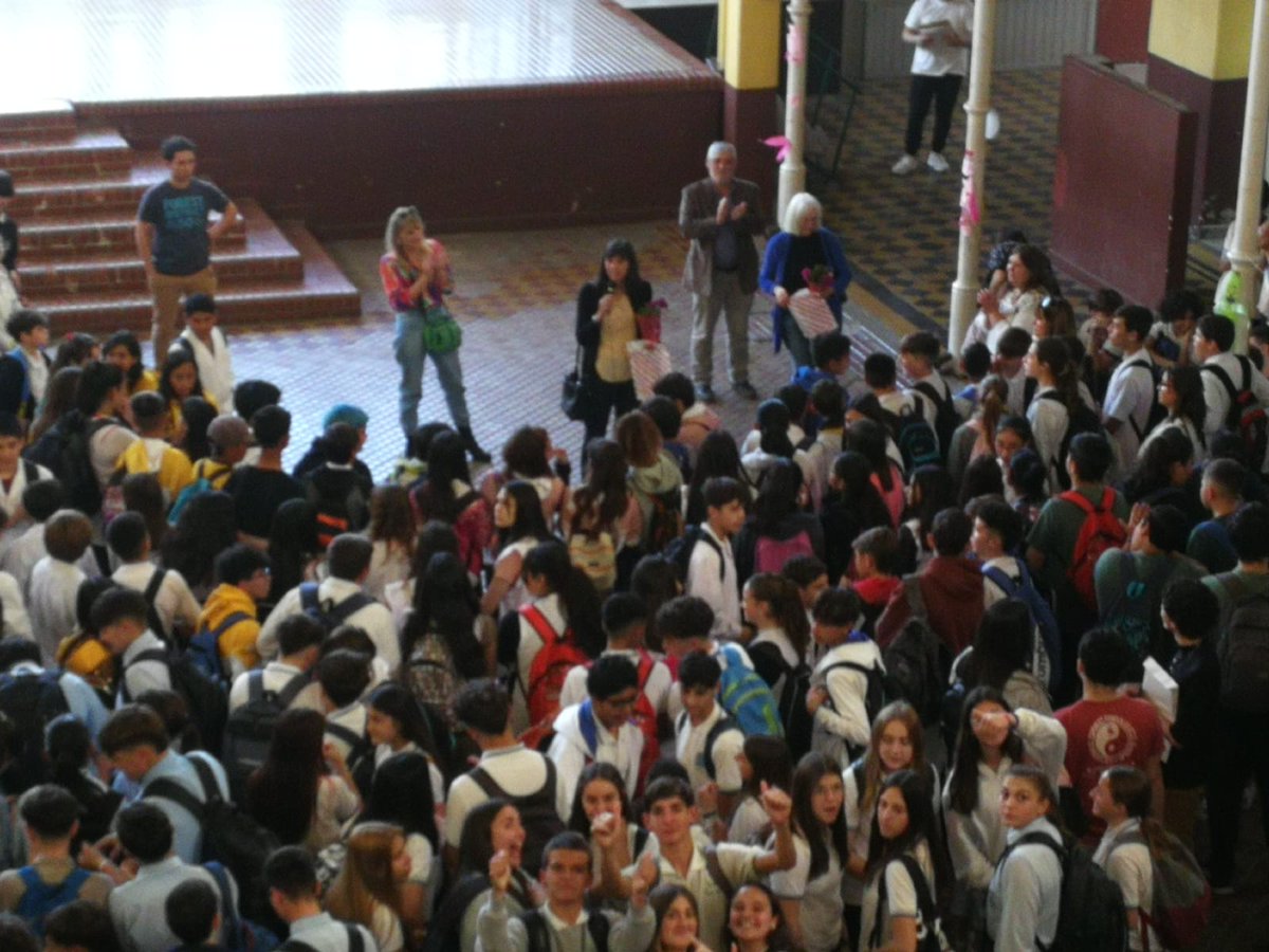 Holaa!Kelvin estuvo en los juegos matemáticos, participando y fue una experiencia hermosa junto a 550 compañeros de todas las escuelas de la zona de Casilda.
Kelvin: Jugamos un montón y lo mejor es que aprendimos cosas para seguir entendiendo al polinomio y  muchos números🤍💛🧡