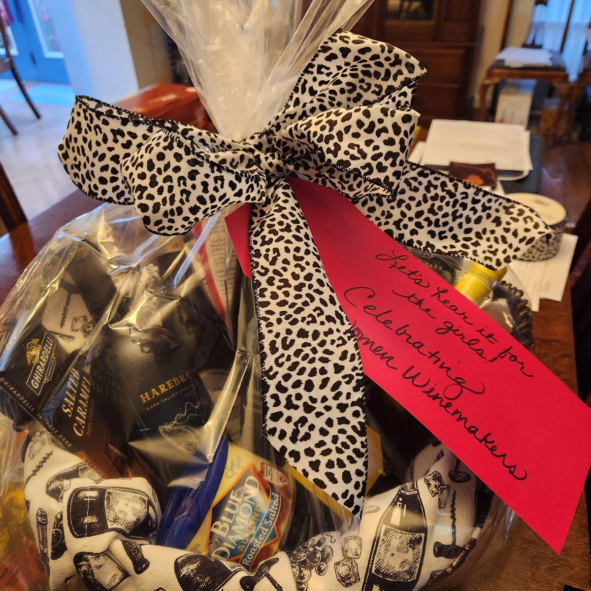 Celebrating Women Winemakers, item #36 in the Auction!

A wine basket with 6 bottles from wineries where the lead winemaker is a woman. Also included: two bars of dark chocolate, can of almonds &amp; 2 wine-themed kitchen towels. shorturl.at/flzS4
#BreastCancerAwarenessMonth